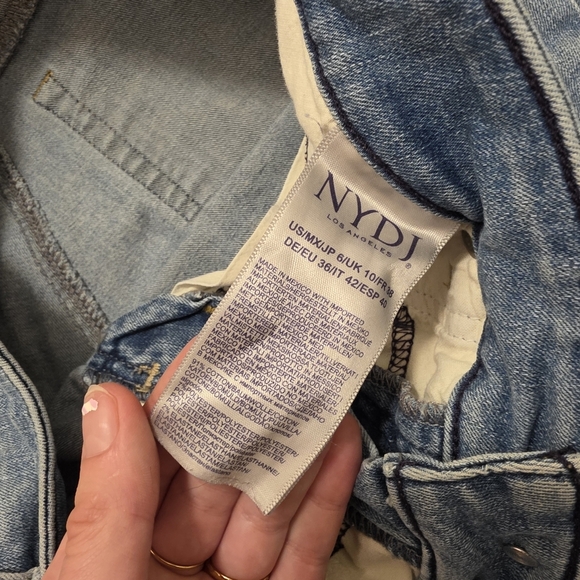 NYDJ Light Wash Stretch Boyfriend Embroidered Mid-Rise Cropped Jeans Size 6 - Picture 5 of 10